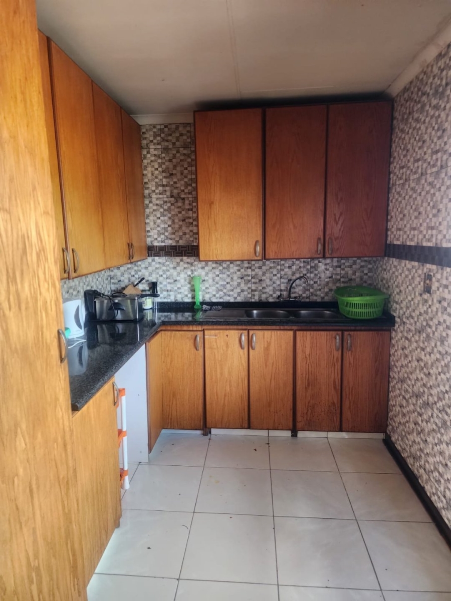 6 Bedroom Property for Sale in Manzil Park North West